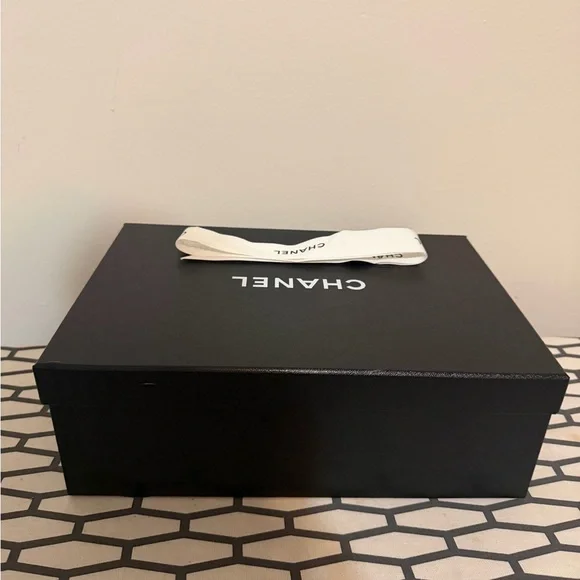 Chanel Black empty box with a ribbon, great condition, small - Picture 4 of 5